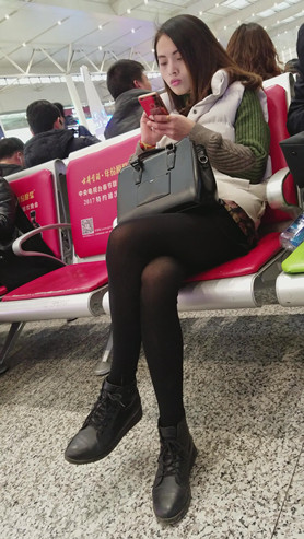黑丝短裙妹子