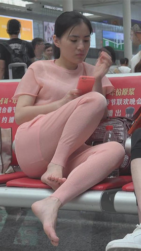 粉衣妹子