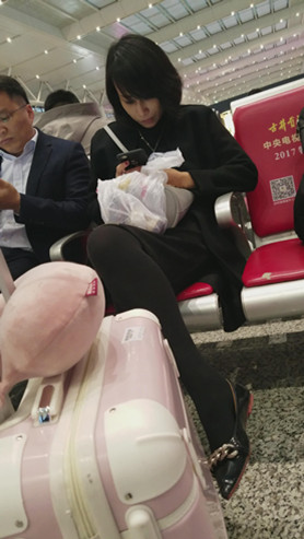 漂亮的短发小姐姐