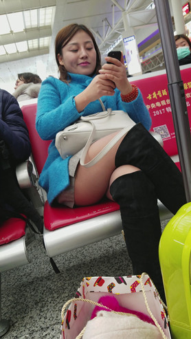 黑色长靴美妇