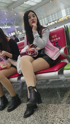 肉色丝袜小美女