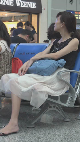 白裙妹子