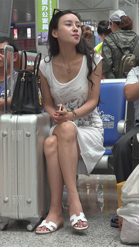 漂亮的白色长裙美女