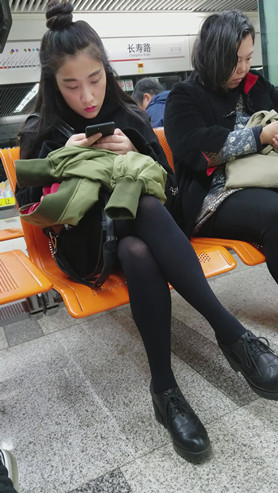 丸子头小姐姐