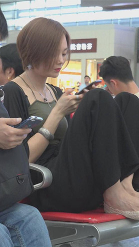 酷酷的短发小姐姐