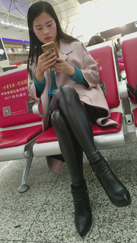 黑色皮裤高跟美女