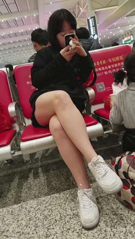 丰满的短发妹子