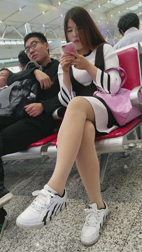 车站丰腴的肉丝妹子