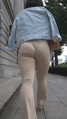 米色休闲裤圆润饱满