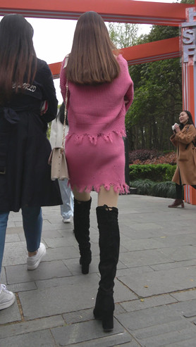 漂亮的粉色小姐姐