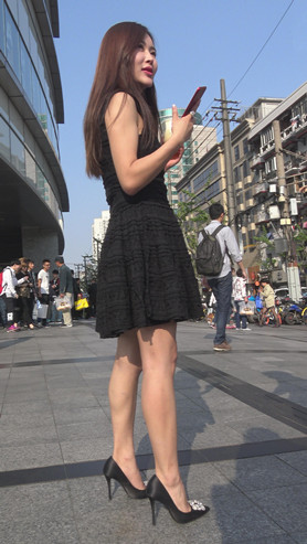 黑色连衣裙美女