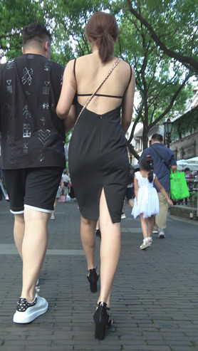 黑色连体吊带包臀开叉裙美女