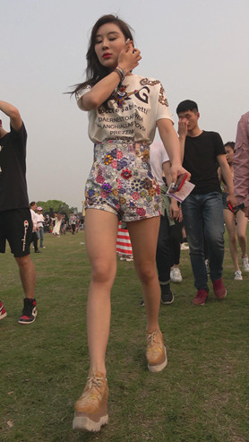 漂亮的高腰气质美女