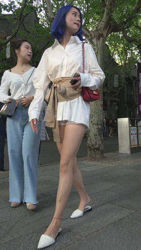 蓝色短发漂亮的美女