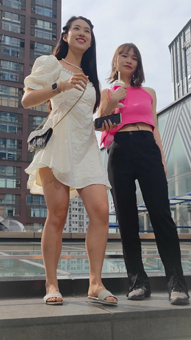 白裙美女