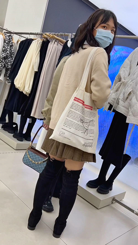 短裙小姐姐