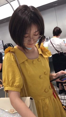 黄裙美女