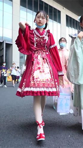 红色洛丽塔小妹