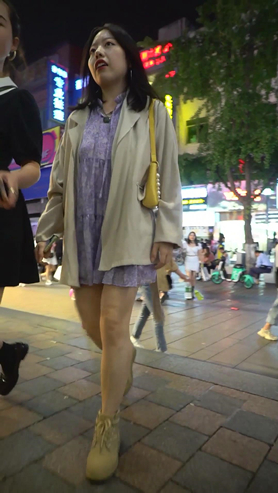 连衣裙美女