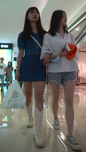 牛仔裙美女