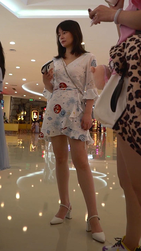 连衣裙美女
