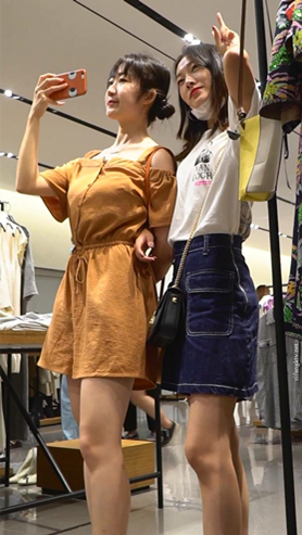 牛仔裙美女