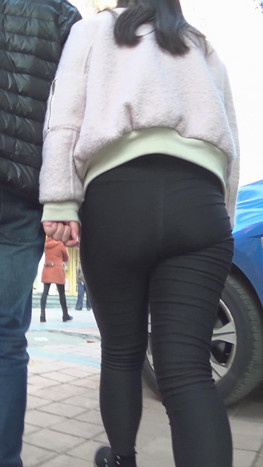 黑裤丰满小妹