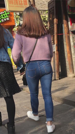 牛仔紧身小妹