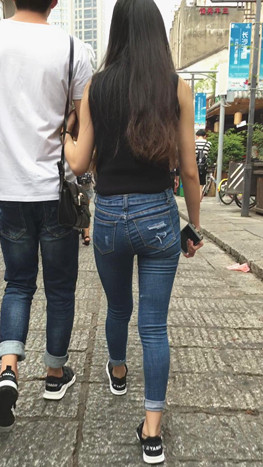 长发牛仔紧身妹子