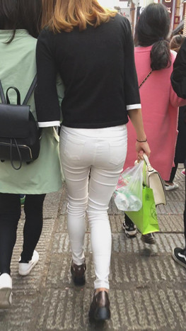白裤紧身妹子