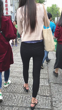 黑裤紧身小姐姐