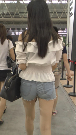 热裤小妹