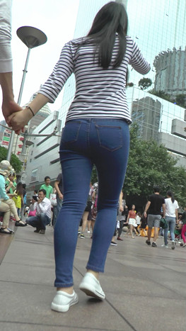 牛仔紧身裤妹子