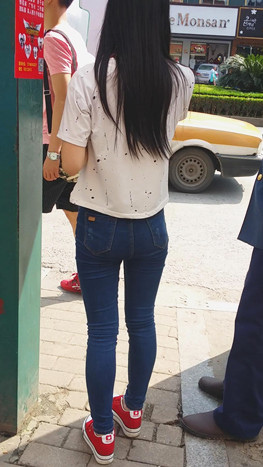牛仔长裤小妹