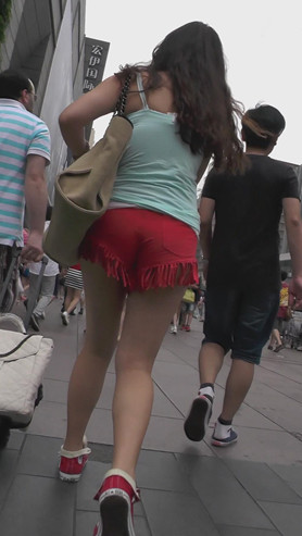 红色热裤妹子