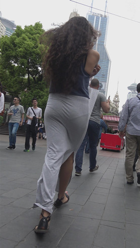灰色长裙国外妹子
