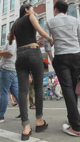 牛仔裤小妹