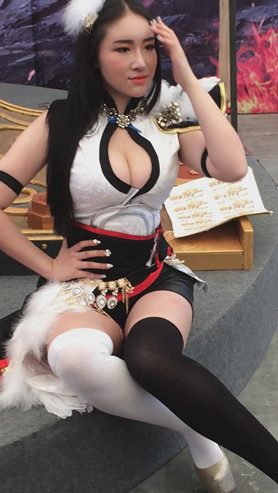 网游模特小姐姐