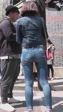 牛仔紧身短发美女