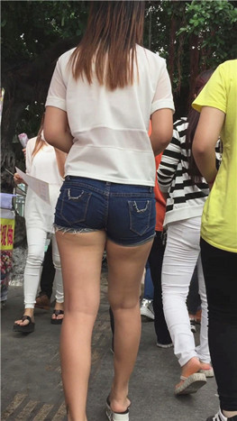 蓝色热裤妹子