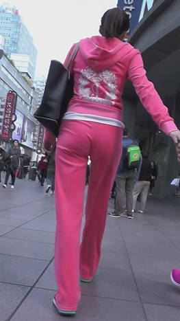 粉红套装美女