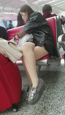 长发肉丝妹子