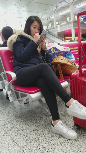 听歌的妹子