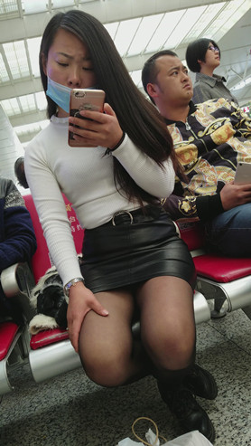 黑丝皮裙美妇