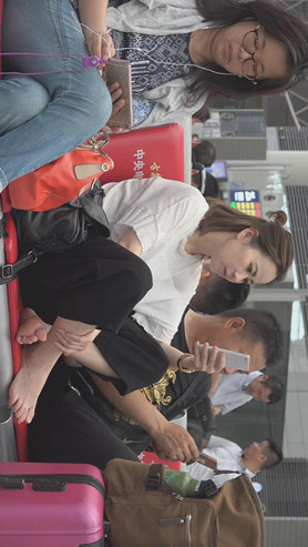 黑裤妹子
