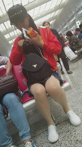 红衣肉丝妹子