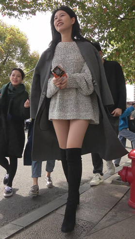 漂亮的气质长靴美女