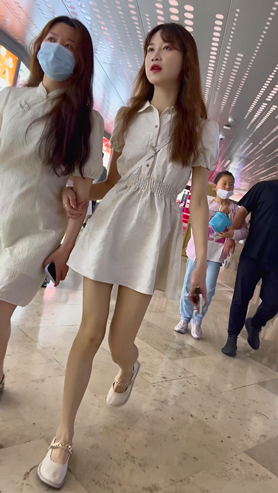 白裙美女