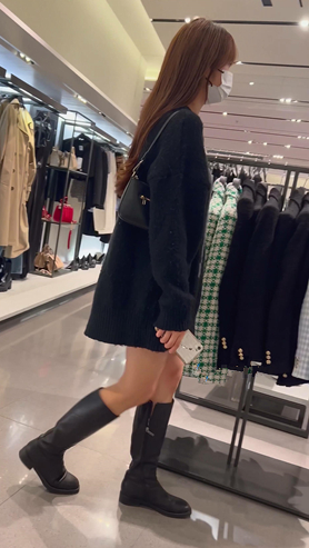 逛商场的小美女