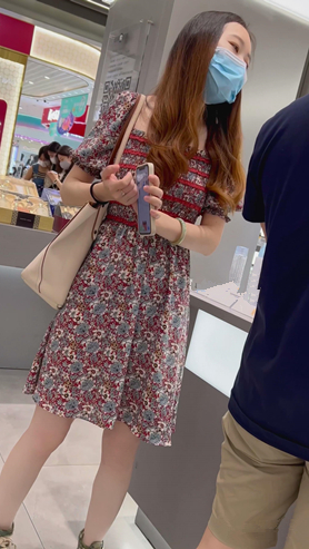 连衣裙美女